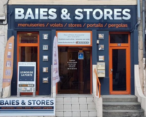 Venez rencontrer votre artisan Solabaie Baies et Stores dans son magasin de Tournon afin que nous vous proposions une solution pour toute demande de pose de fenêtres, portes, portails et volets