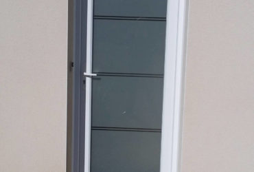 remplacement de panneau de porte d'entrée avec sablage