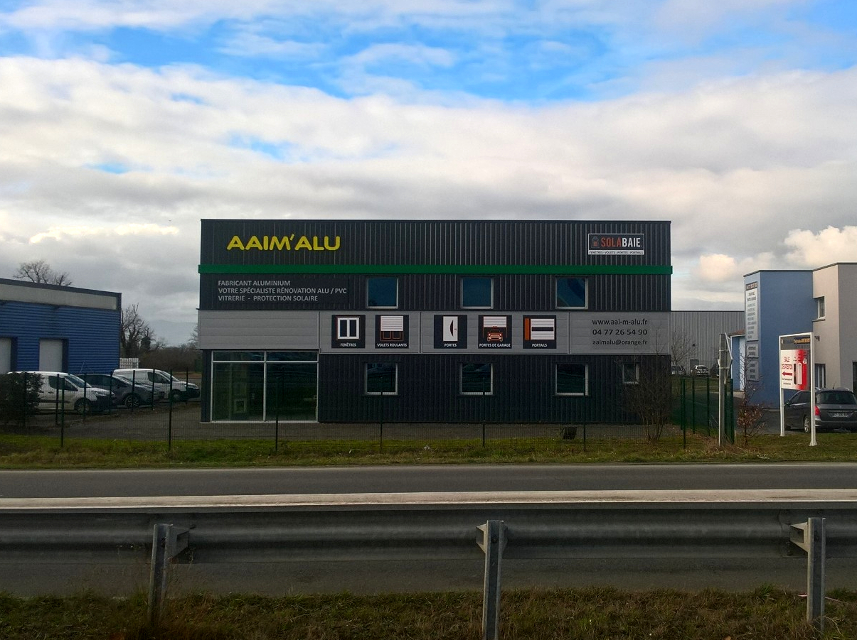 Façade de votre installateur Solabaie AAIM'ALU à Feurs, pours vos projets sur-mesure de menuiseries et fermetures dans la Loire