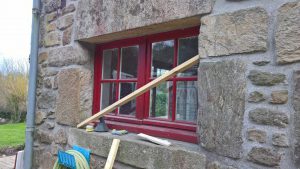 Remplacement d'une fenêtre bois par une fenêtre sur mesure SO extérieur alu intérieur PVC par la Menuiserie Bouan