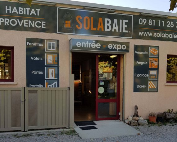 Façade du showroom de votre installateur Solabaie Habitat Provence