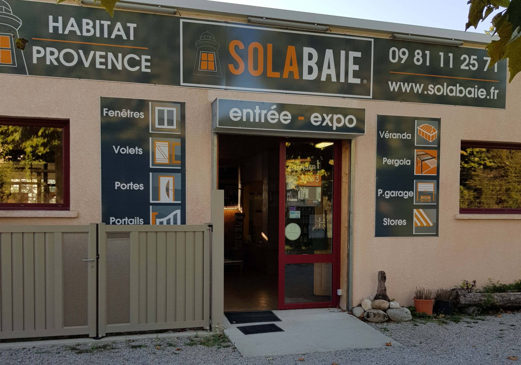 Façade du showroom de votre installateur Solabaie Habitat Provence