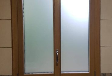 Réalisations de Solabaie Saint-Ouen-l'Aumône : Fenêtre mixte gamme SO' intérieur bois chêne extérieur alu blanc